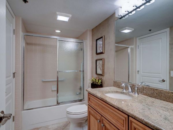 Two Bedroom Vacation Penthouse in Longboat Key