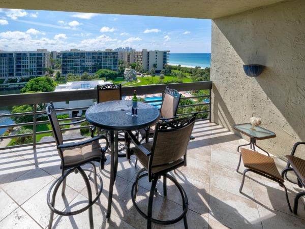 Two Bedroom Vacation Penthouse in Longboat Key