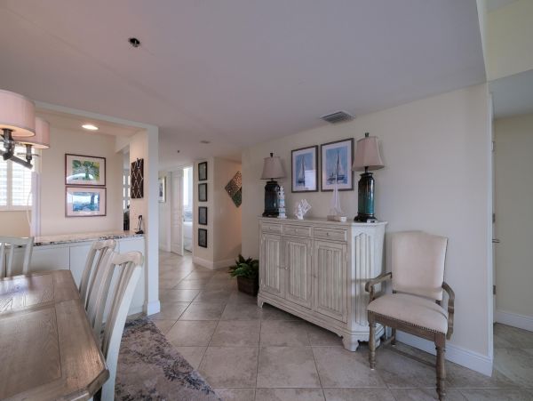 Two Bedroom Vacation Penthouse in Longboat Key