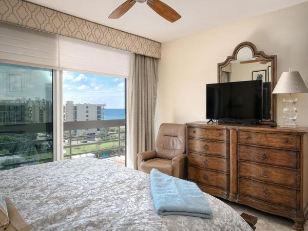 Two Bedroom Vacation Penthouse in Longboat Key