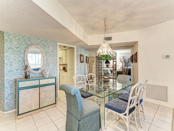 Lovely 2 Bedroom Condo in Longboat Key Ocean View