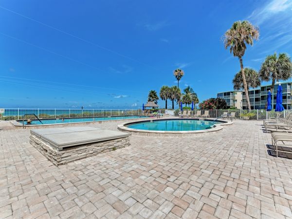 Lovely 2 Bedroom Condo in Longboat Key Ocean View