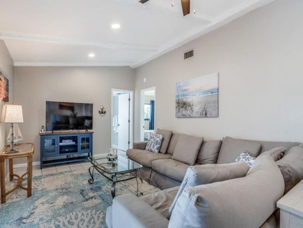 Lovely 3 Bedroom Home in Cape Coral with Pool & Dock