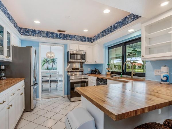 Lovely 3 Bedroom Home in Cape Coral with Pool & Dock