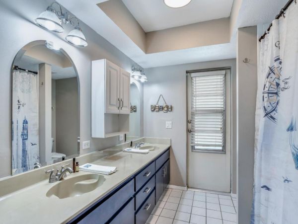 Lovely 3 Bedroom Home in Cape Coral with Pool & Dock