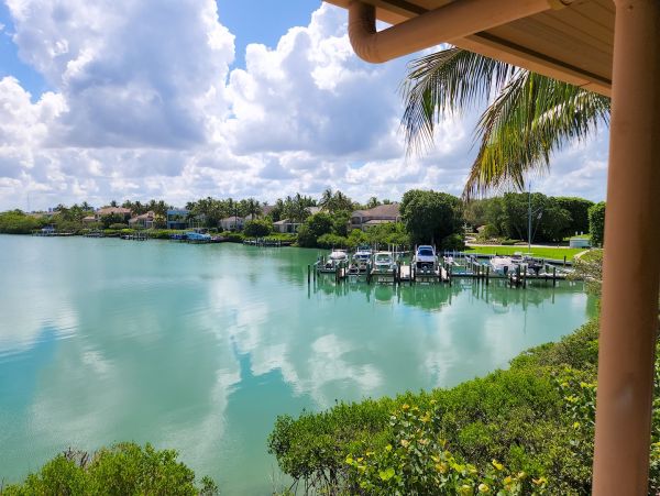 Longboat 1 bedroom with Lagoon Views Sleeps 4