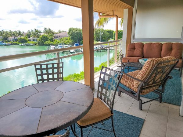 Longboat 1 bedroom with Lagoon Views Sleeps 4