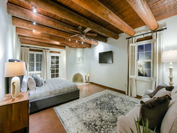 Luxury Tucson Vacation Home Five Bedroom