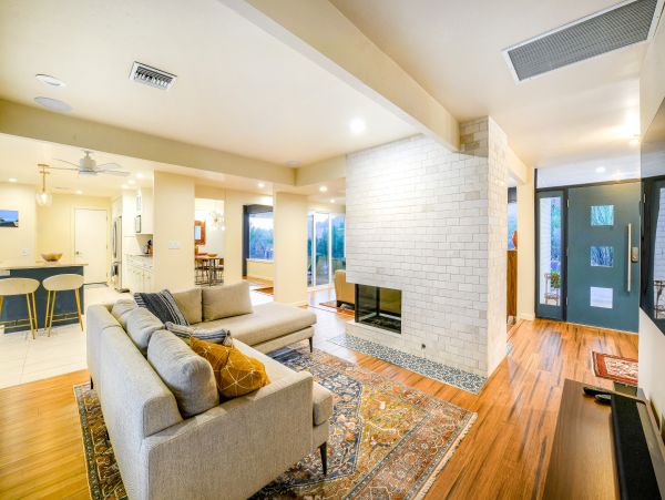 Modern and Luxury Vacation Home in Tucson with Private Pool