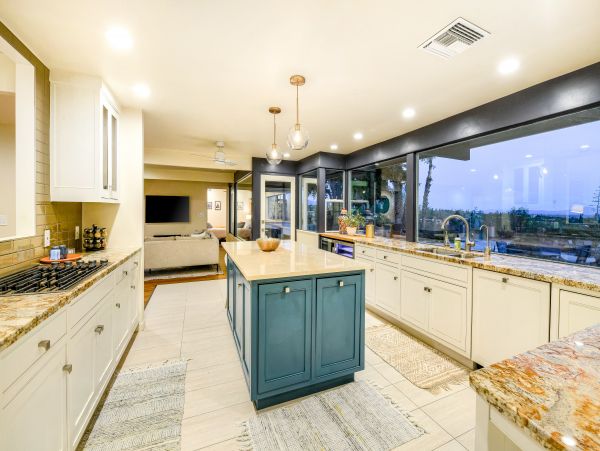 Modern and Luxury Vacation Home in Tucson with Private Pool