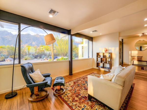 Modern and Luxury Vacation Home in Tucson with Private Pool