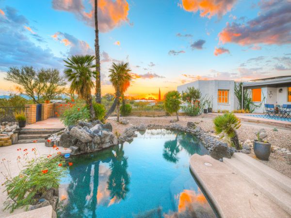Modern and Luxury Vacation Home in Tucson with Private Pool