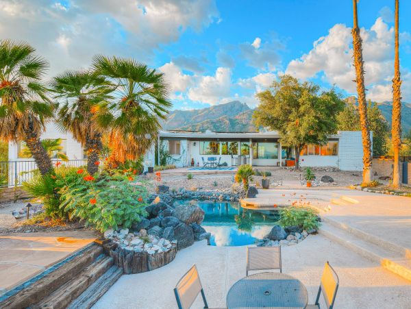 Modern and Luxury Vacation Home in Tucson with Private Pool