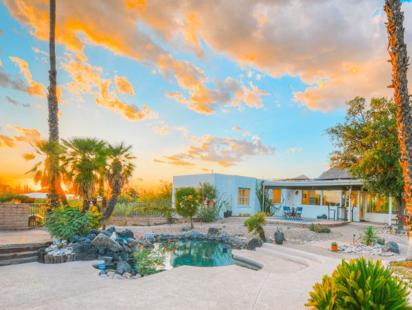 Modern and Luxury Vacation Home in Tucson with Private Pool