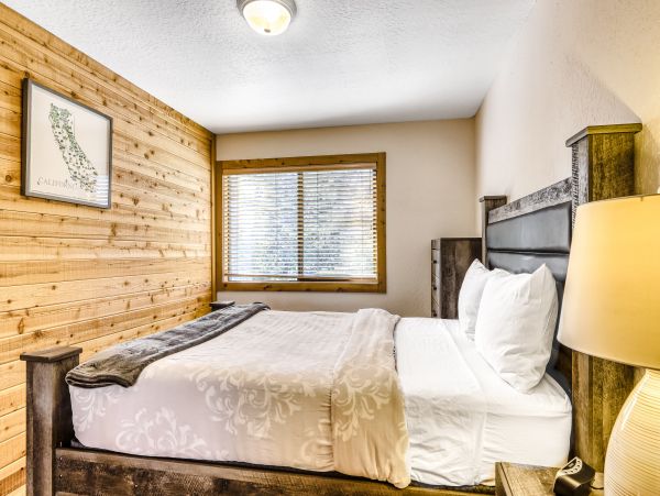 Lake Tahoe North Shore Home 1025280