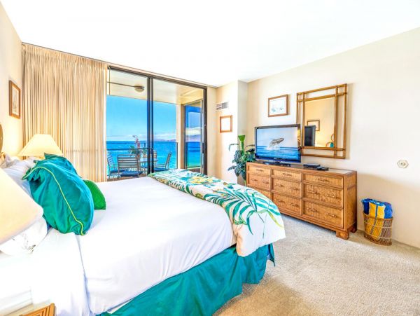 Oceanfront Kaanapali Vacation Condo One Bedroom