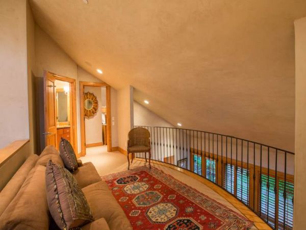 3 Plus Loft Luxury Ski in Ski out Golden Peak