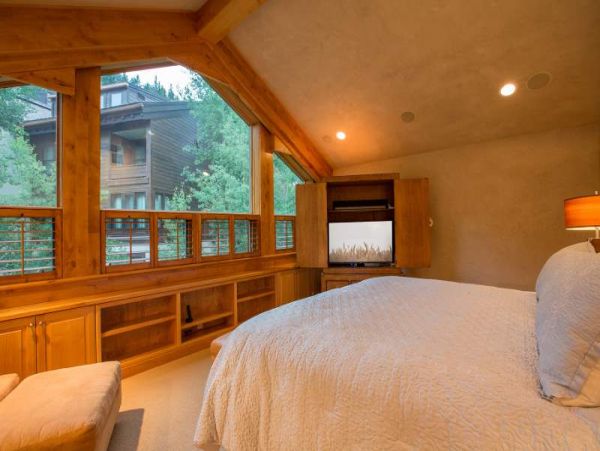 3 Plus Loft Luxury Ski in Ski out Golden Peak