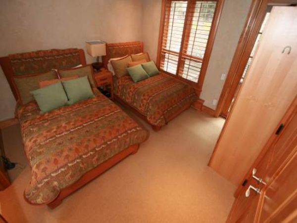 3 Plus Loft Luxury Ski in Ski out Golden Peak