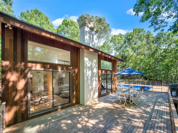 Luxury Hamptons 3 Bedroom Home Walk to Beach