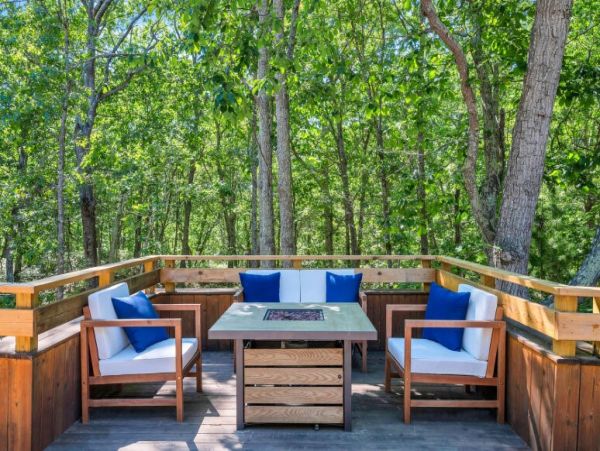 Luxury Hamptons 3 Bedroom Home Walk to Beach