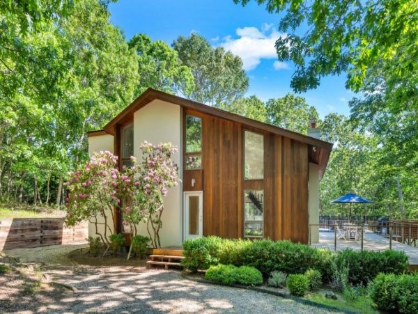 Luxury Hamptons 3 Bedroom Home Walk to Beach