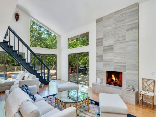 Luxury Hamptons 3 Bedroom Home Walk to Beach