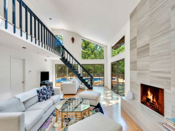 Luxury Hamptons 3 Bedroom Home Walk to Beach