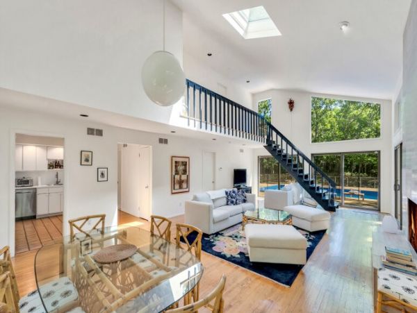 Luxury Hamptons 3 Bedroom Home Walk to Beach