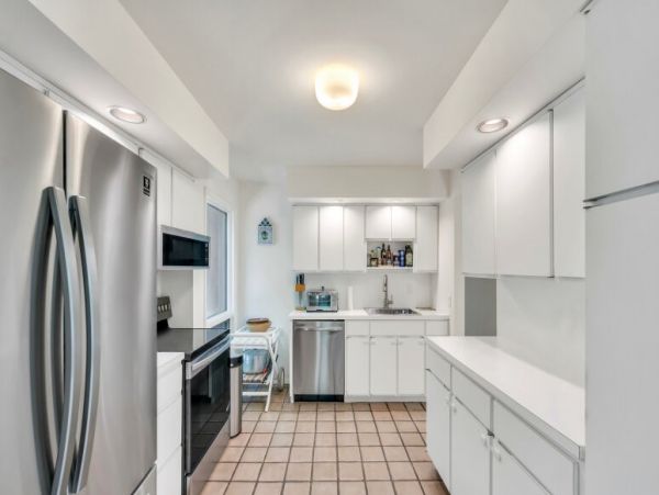 Luxury Hamptons 3 Bedroom Home Walk to Beach
