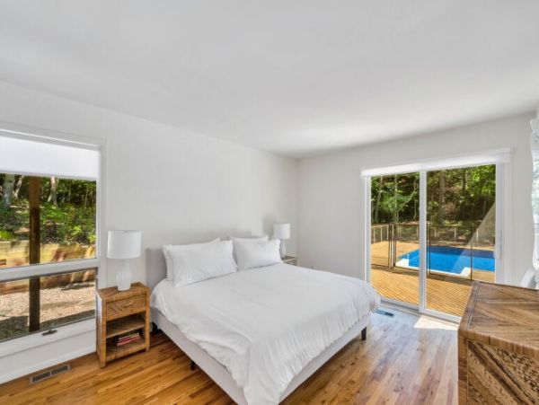 Luxury Hamptons 3 Bedroom Home Walk to Beach