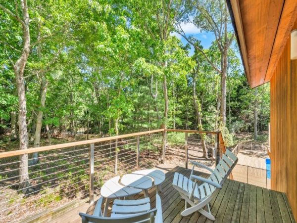 Luxury Hamptons 3 Bedroom Home Walk to Beach
