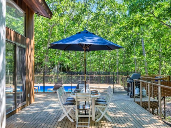 Luxury Hamptons 3 Bedroom Home Walk to Beach