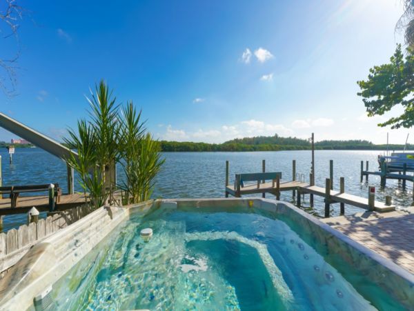 Walk to Beach Siesta Key Luxury Vacation Condo One Bedroom