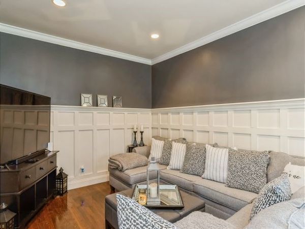 Gorgeous 6 Bedroom Home Walk to Beach Sleeps 10