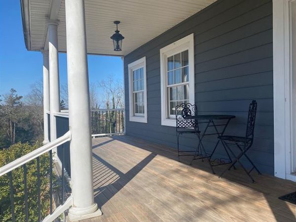 Gorgeous 6 Bedroom Home Walk to Beach Sleeps 10
