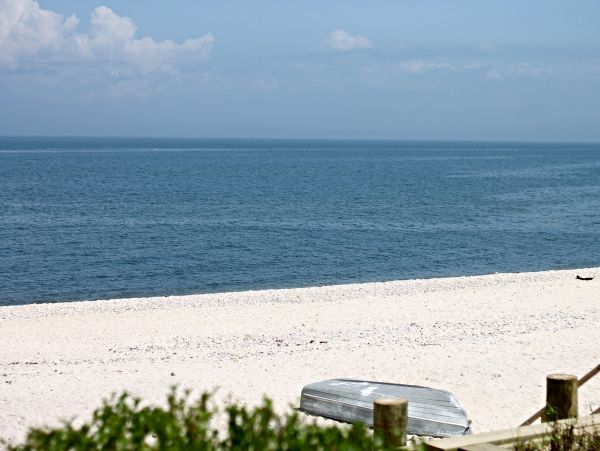 Gorgeous 6 Bedroom Home Walk to Beach Sleeps 10