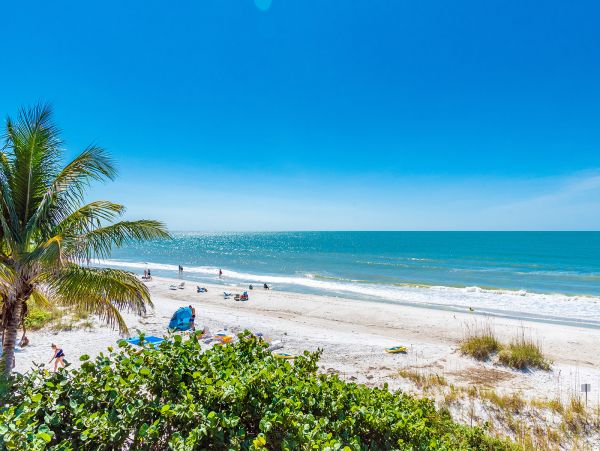 Lovely 3 Bedroom Townhouse Walk to Beach
