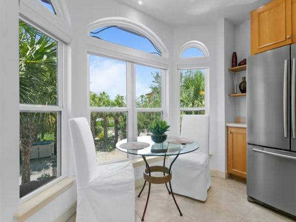 Lovely 3 Bedroom Townhouse Walk to Beach
