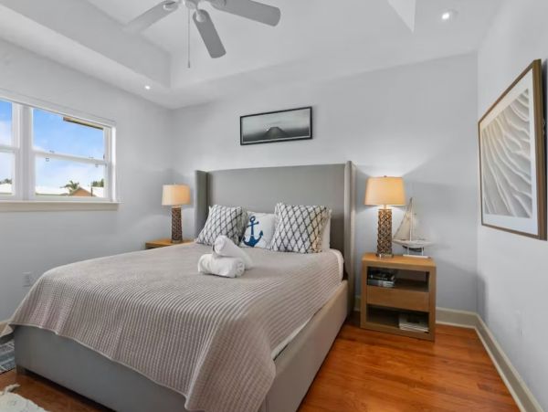 Lovely 3 Bedroom Townhouse Walk to Beach