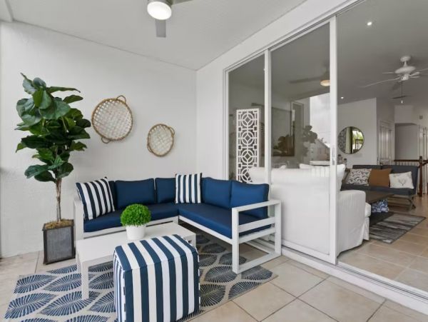 Lovely 3 Bedroom Townhouse Walk to Beach