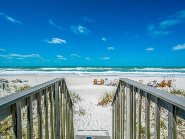 Lovely 3 Bedroom Townhouse Walk to Beach
