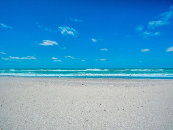 Lovely 3 Bedroom Townhouse Walk to Beach