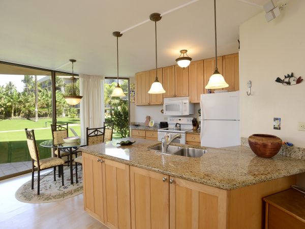 Lovely Garden-Level 2 Bedroom Condo