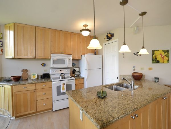 Lovely Garden-Level 2 Bedroom Condo