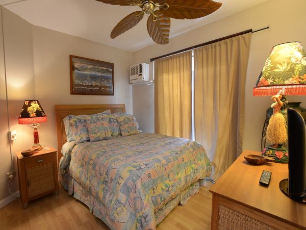 Lovely Garden-Level 2 Bedroom Condo