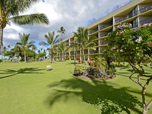 Lovely Garden-Level 2 Bedroom Condo