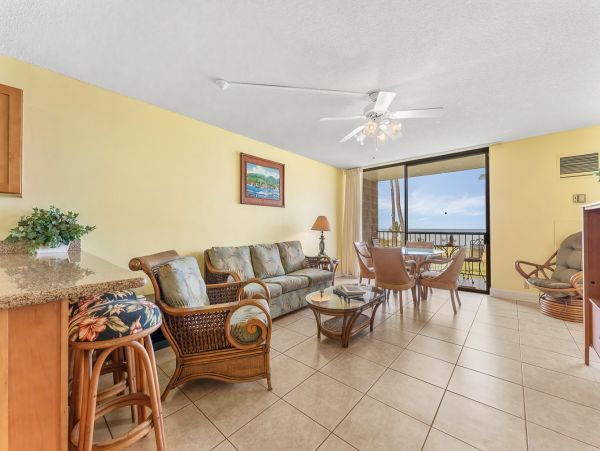 Cozy Bright Condo With Amazing Views