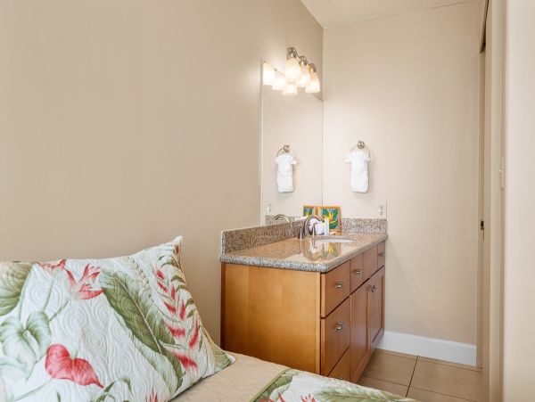 Cozy Bright Condo With Amazing Views