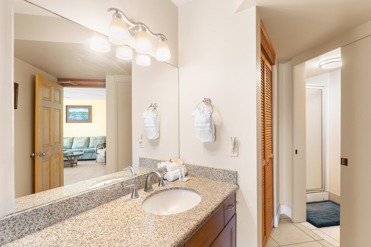 Cozy Bright Condo With Amazing Views